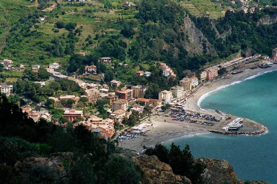 Blick auf Monterosso   b12mon.jpg