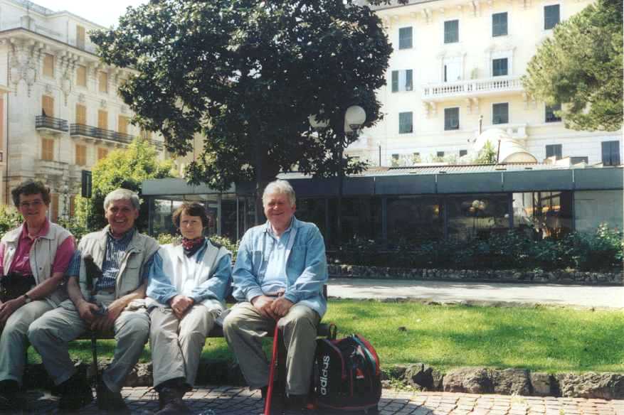 Pause
        in Chiavari   b17wachi.jpg