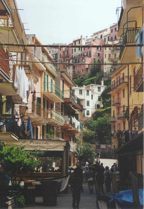 Gasse in
        Manarola   b18man2.jpg